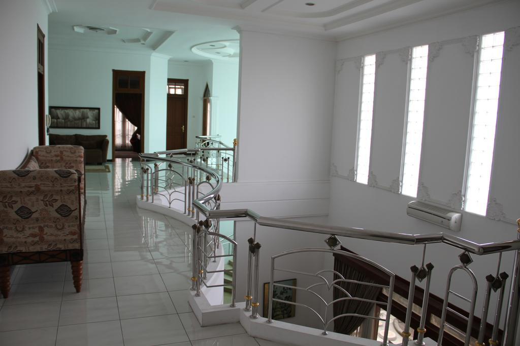 Alsalam Syariah Guesthouse Solo Extérieur photo